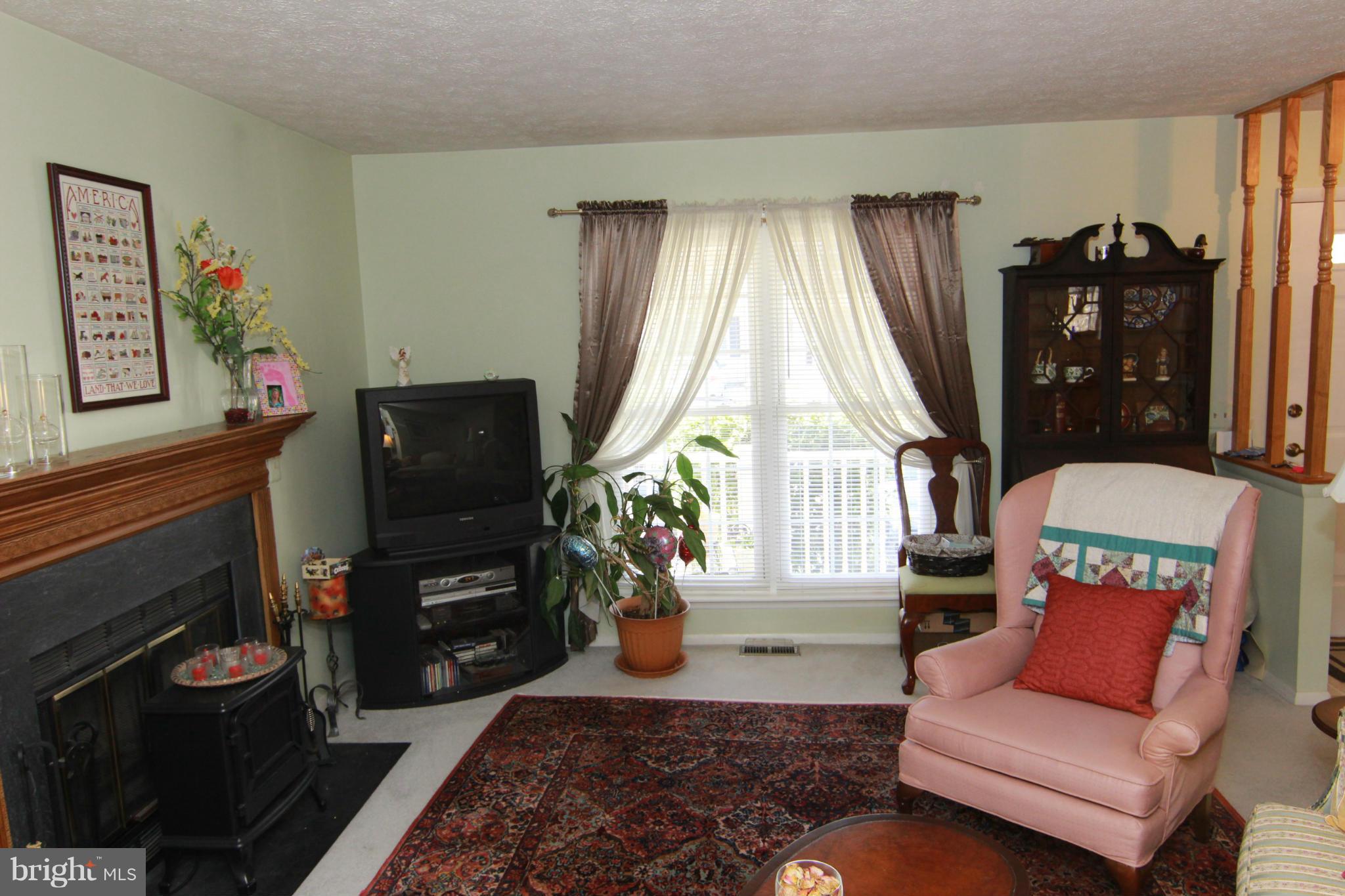 3438 Brookhaven Road Pasadena, MD 21122 - Photo 6 of 22 Living Room
