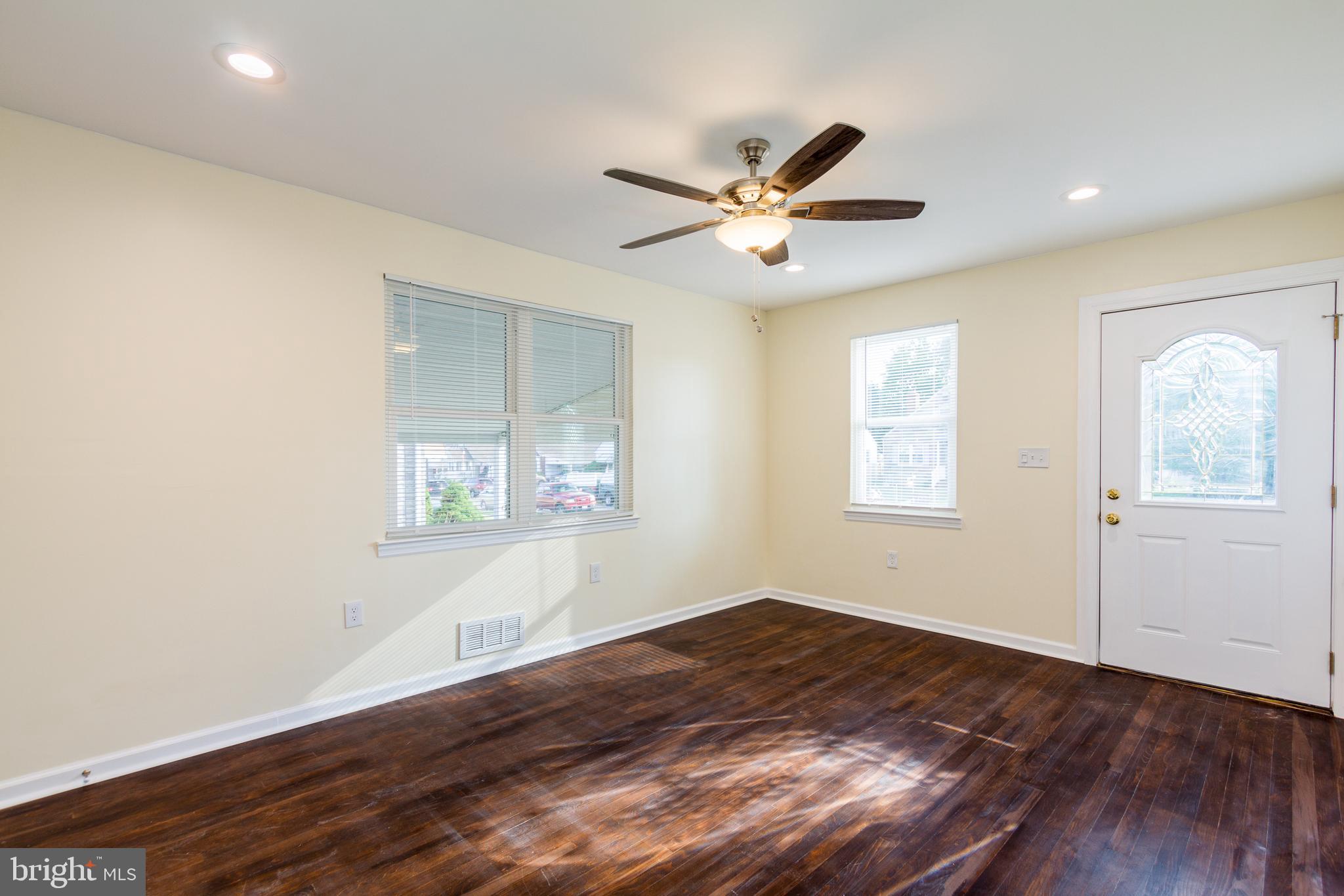 2611 Ambler Road Baltimore, MD 21222 - Photo 5 of 32