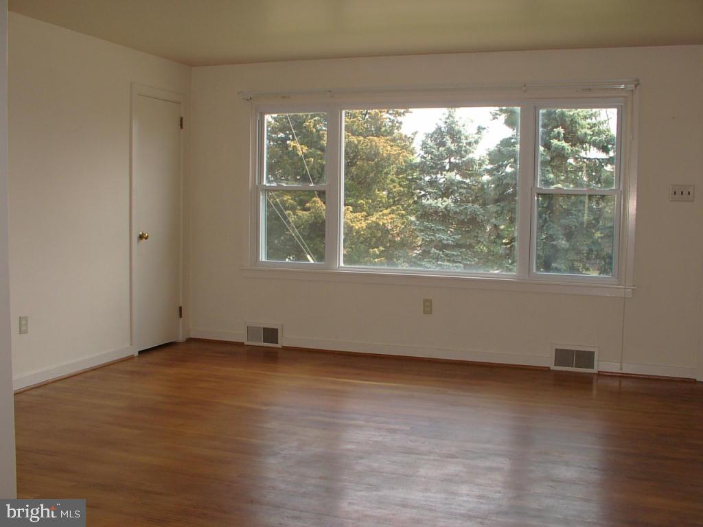 2529 Chestnut Ridge Drive Lancaster, PA 17601 - Photo 2 of 12 Gallery Image 2