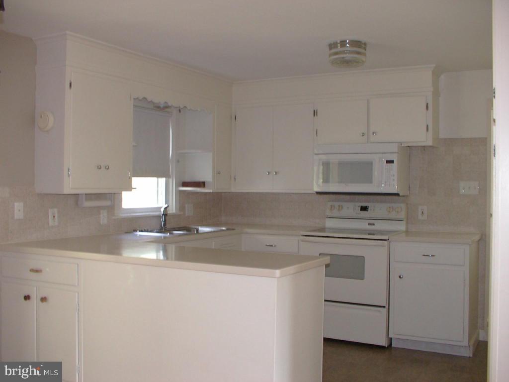 2529 Chestnut Ridge Drive Lancaster, PA 17601 - Photo 3 of 12 Gallery Image 3