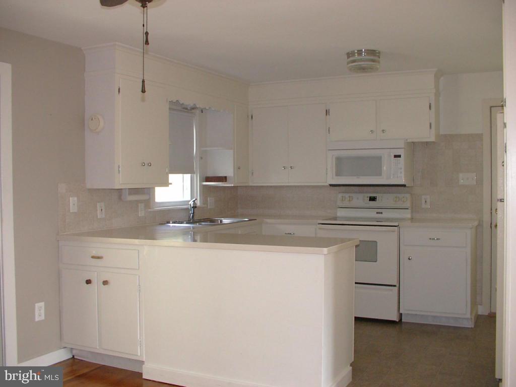 2529 Chestnut Ridge Drive Lancaster, PA 17601 - Photo 4 of 12 Gallery Image 4