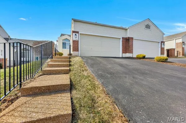 $375,000 | 1738 Highview Cir Court, Ballwin, MO 63021