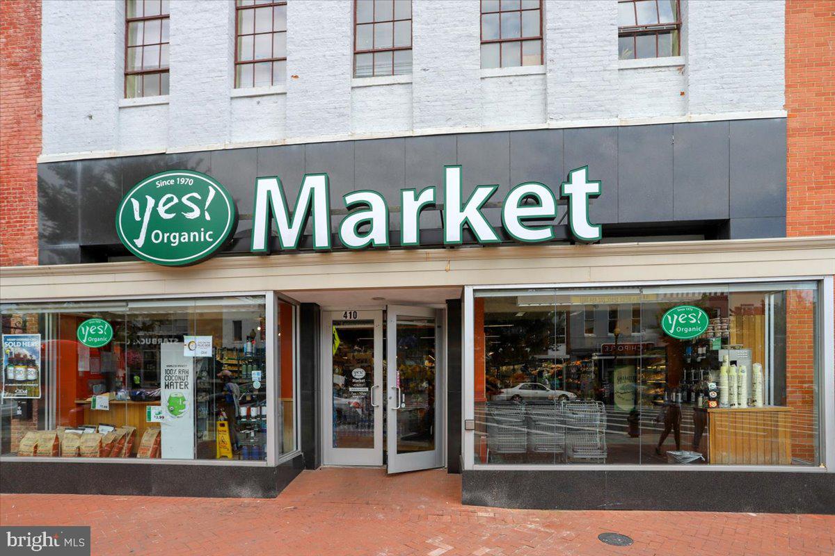 1105 G Street Southeast Washington, DC 20003 - Photo 40 of 51 Yes Market on Barracks Row