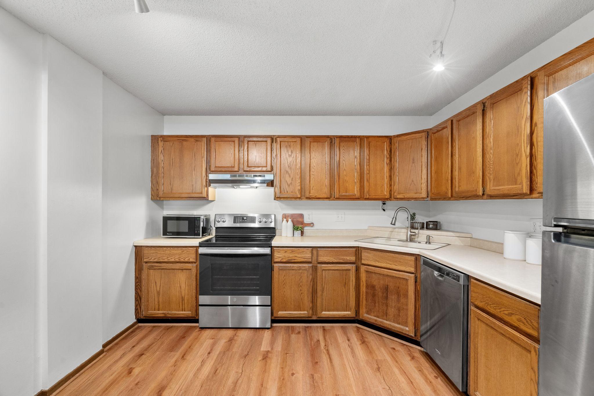 2260 Ridge Drive, Unit 12 St. Louis Park, MN 55416 - Photo 7 of 28