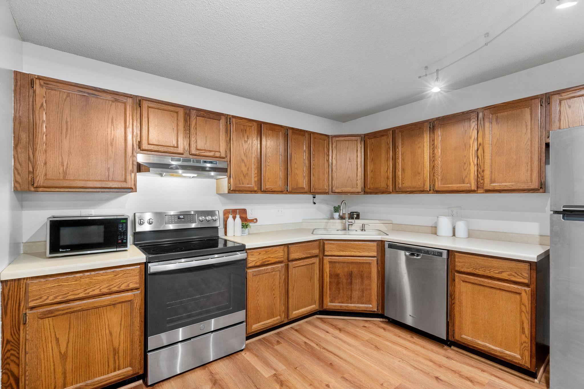 2260 Ridge Drive, Unit 12 St. Louis Park, MN 55416 - Photo 8 of 28
