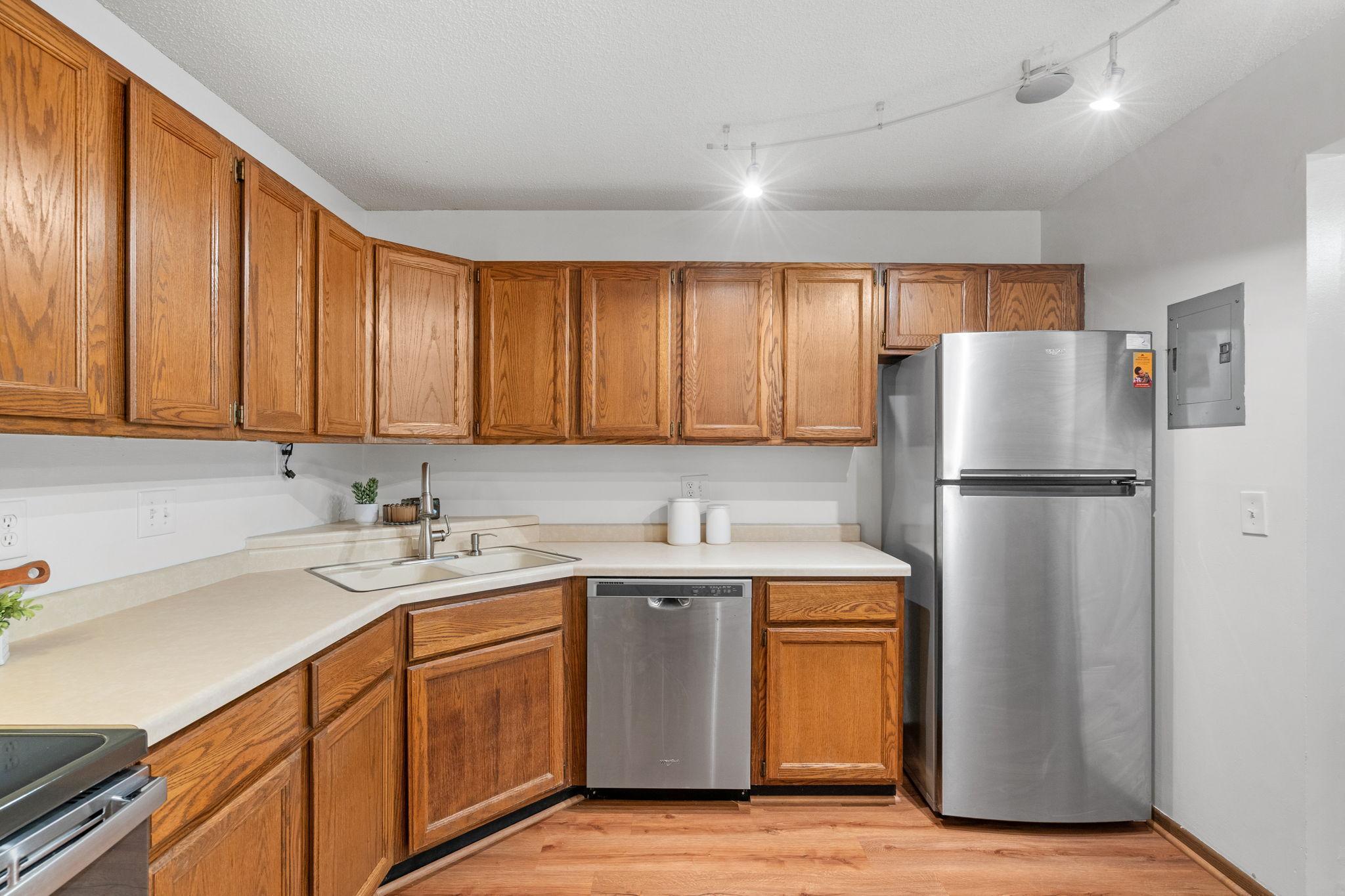 2260 Ridge Drive, Unit 12 St. Louis Park, MN 55416 - Photo 9 of 28