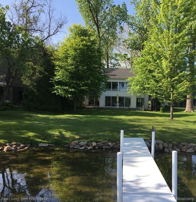 6248 Commerce Road West Bloomfield, MI 48324 - Photo 6 of 54 IMG_2037.JPG