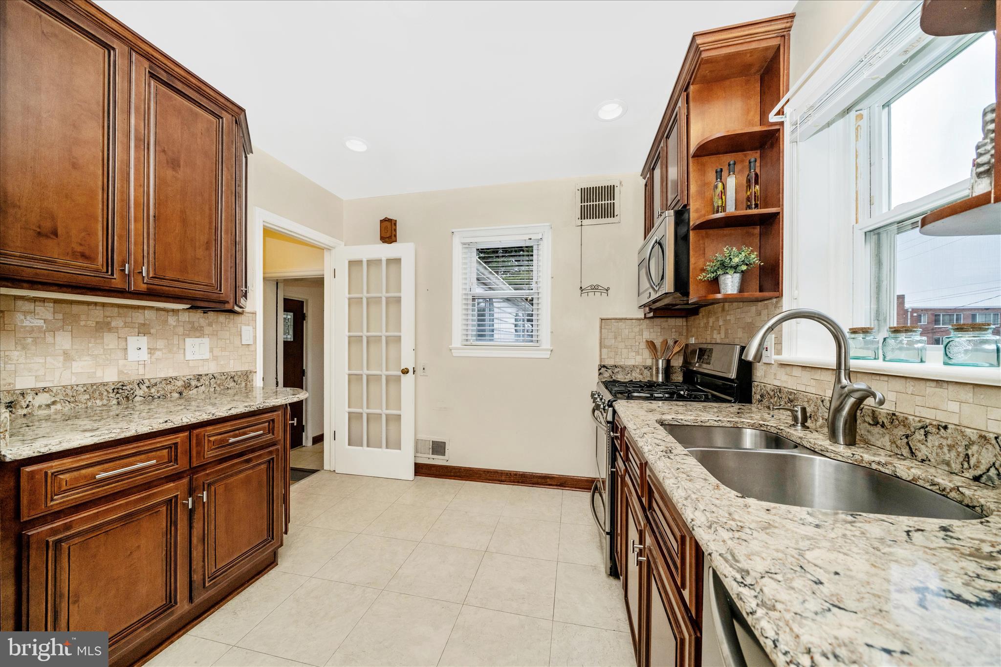 7604 Adelphi Road Hyattsville, MD 20783 - Photo 16 of 49 Kitchen