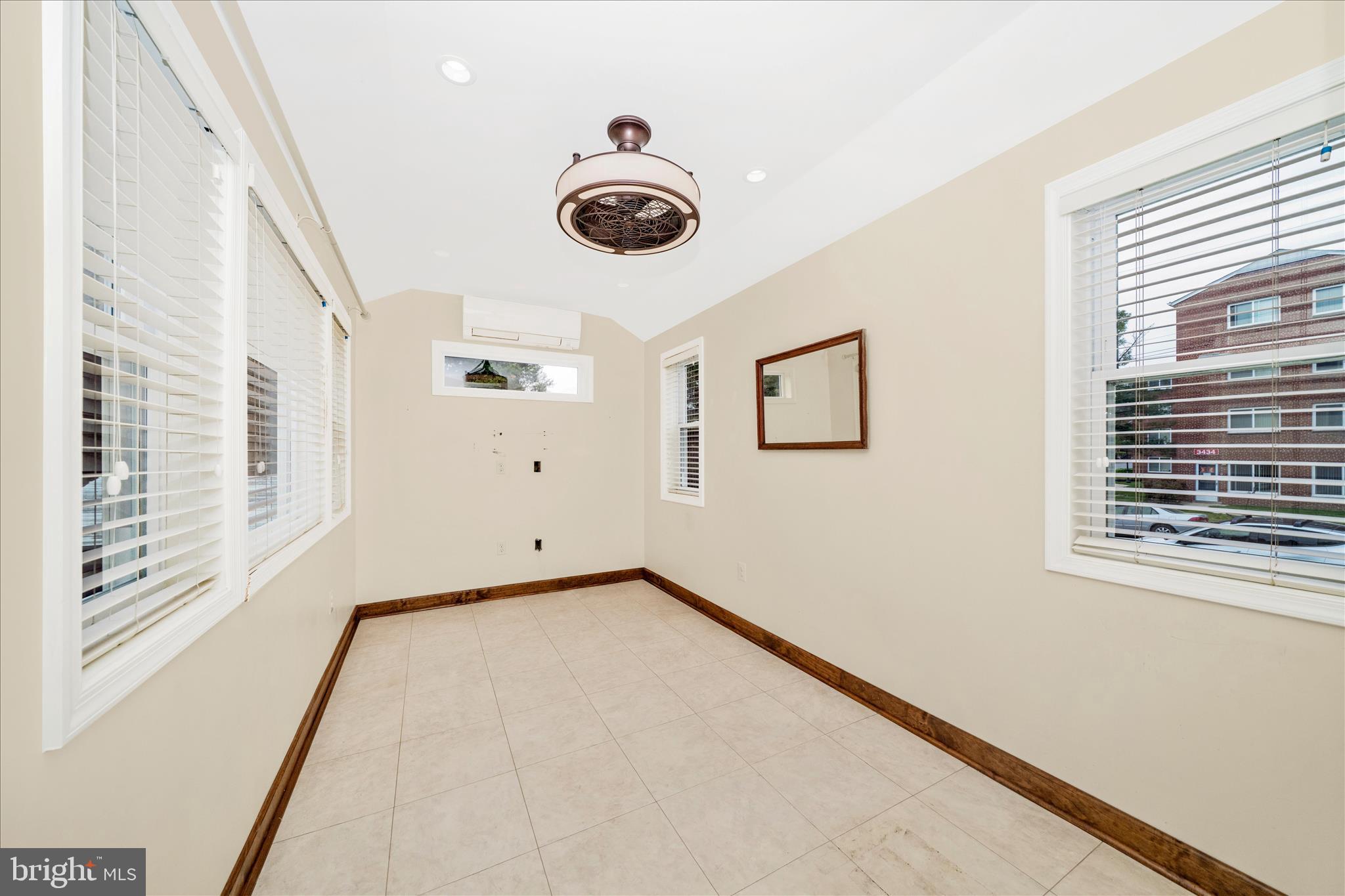 7604 Adelphi Road Hyattsville, MD 20783 - Photo 17 of 49 Sun Room