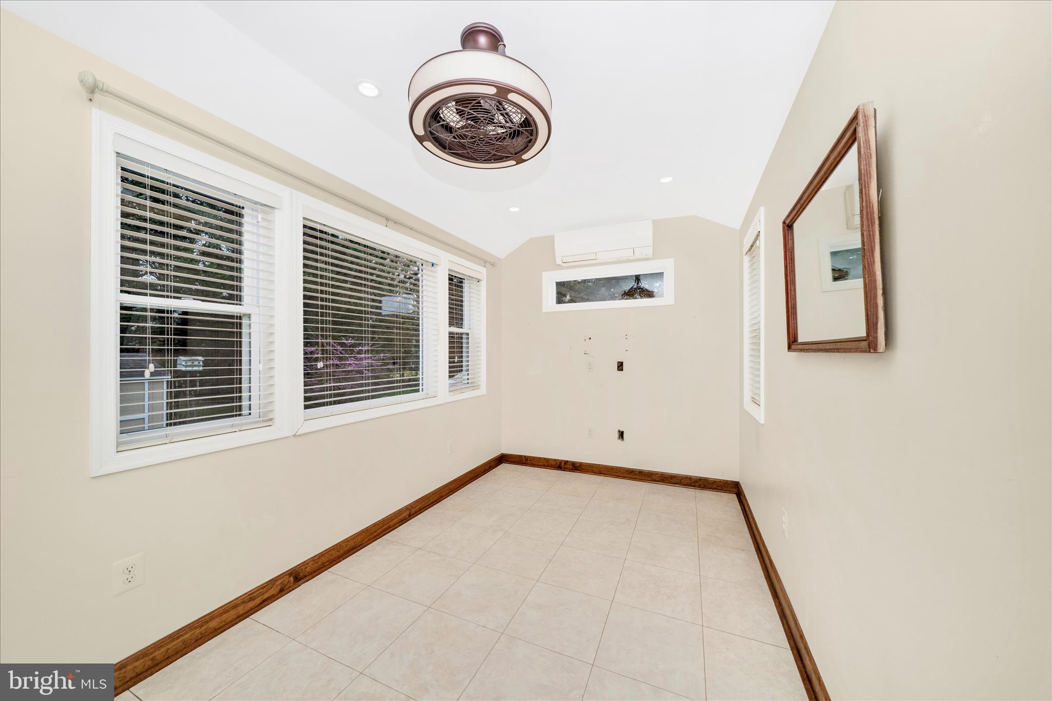 7604 Adelphi Road Hyattsville, MD 20783 - Photo 18 of 49 Sun Room