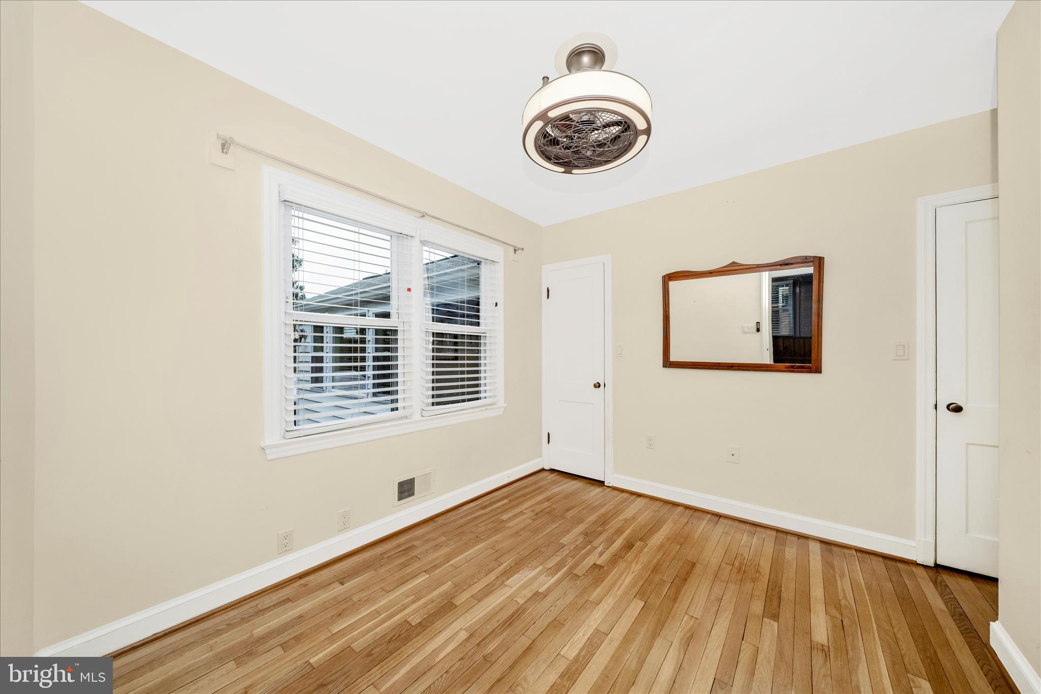 7604 Adelphi Road Hyattsville, MD 20783 - Photo 25 of 49 Bedroom 2