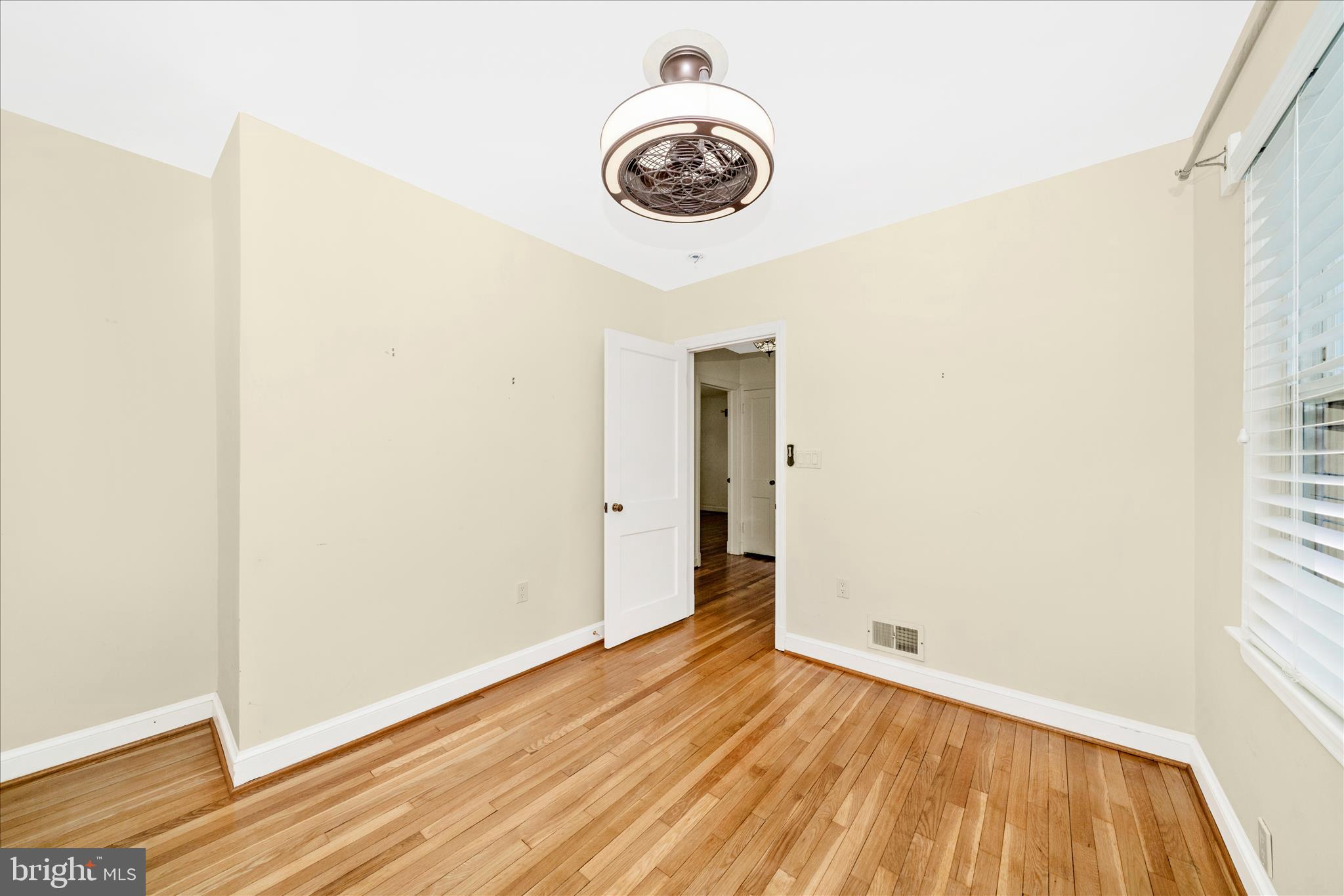 7604 Adelphi Road Hyattsville, MD 20783 - Photo 26 of 49 Bedroom 2