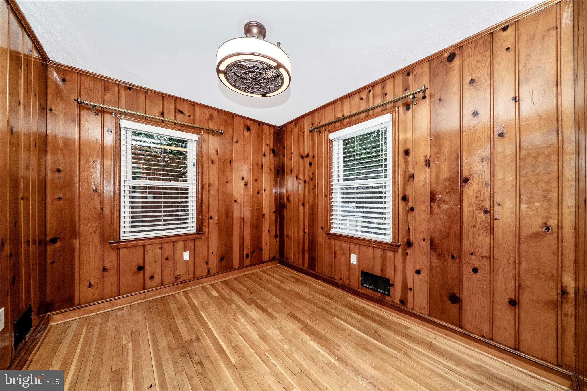 7604 Adelphi Road Hyattsville, MD 20783 - Photo 28 of 49 Bedroom 3