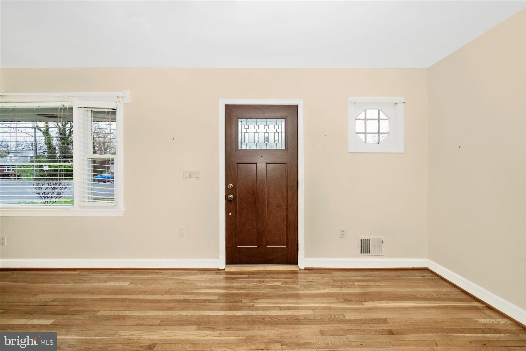 7604 Adelphi Road Hyattsville, MD 20783 - Photo 3 of 49 Foyer