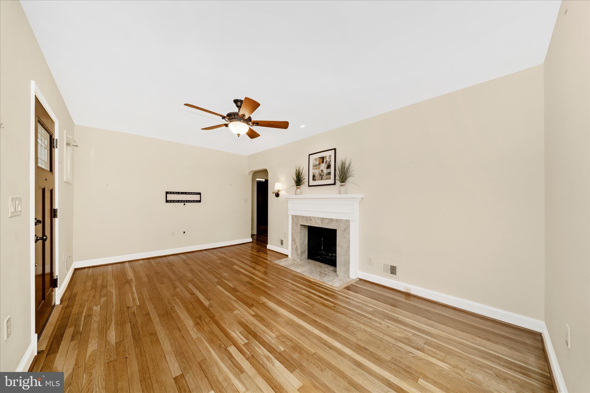7604 Adelphi Road Hyattsville, MD 20783 - Photo 5 of 49 Living Room