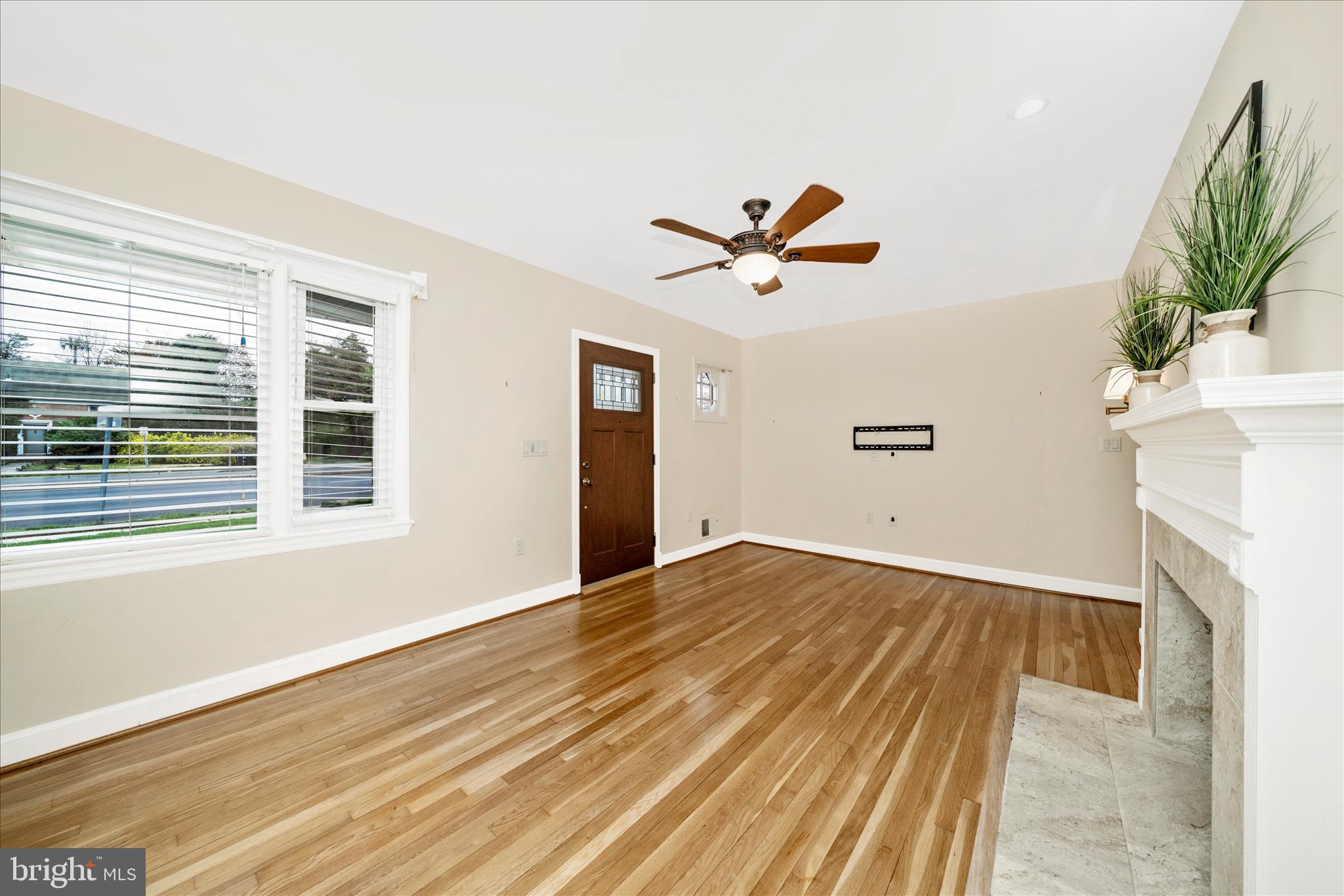 7604 Adelphi Road Hyattsville, MD 20783 - Photo 6 of 49 Living Room