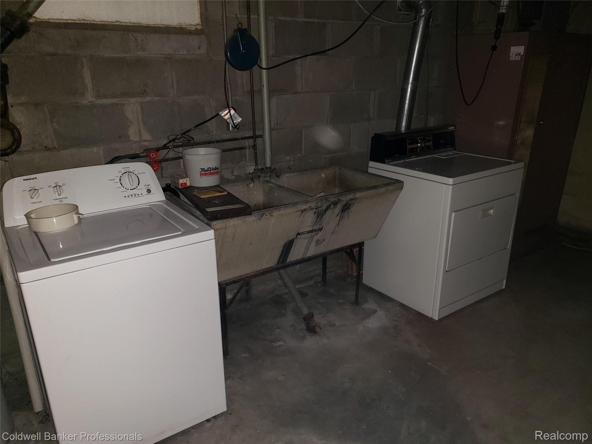 4461 Grange Hall Road Holly, MI 48442 - Photo 27 of 31 washer dryer.jpg