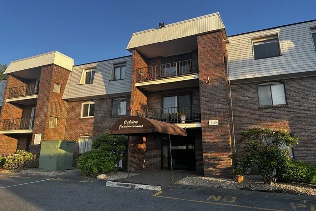 $2,700 | 15 Oak Neck Road, Unit 7, Hyannis, MA 02601