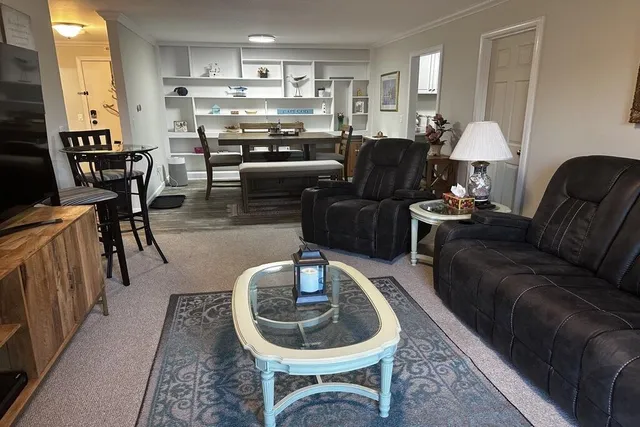 $2,700 | 15 Oak Neck Road, Unit 7, Hyannis, MA 02601