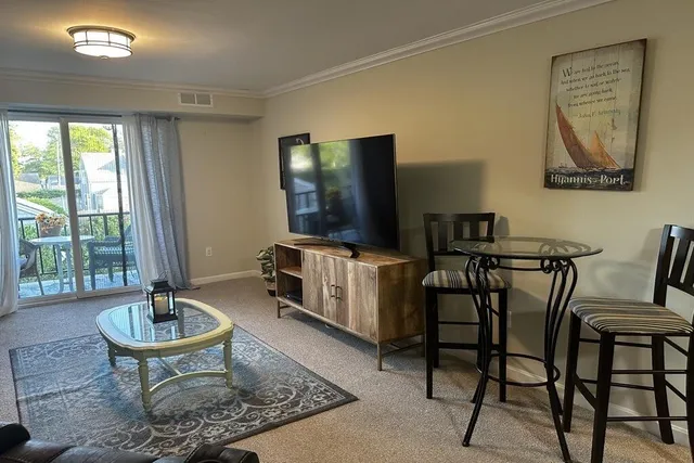 $2,700 | 15 Oak Neck Road, Unit 7, Hyannis, MA 02601