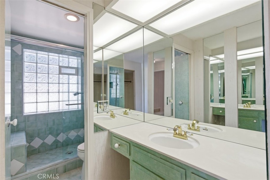 6307 Rhea Avenue Tarzana, CA 91335 - Photo 11 of 18 Primary Bath