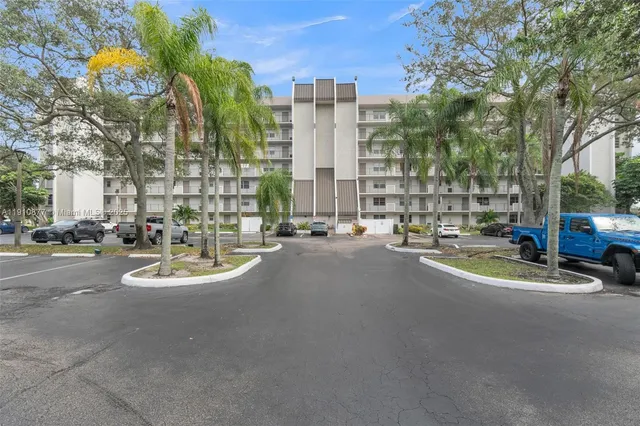 $240,000 | 3100 West Rolling Hills Circle, Unit 707, Davie, FL 33328