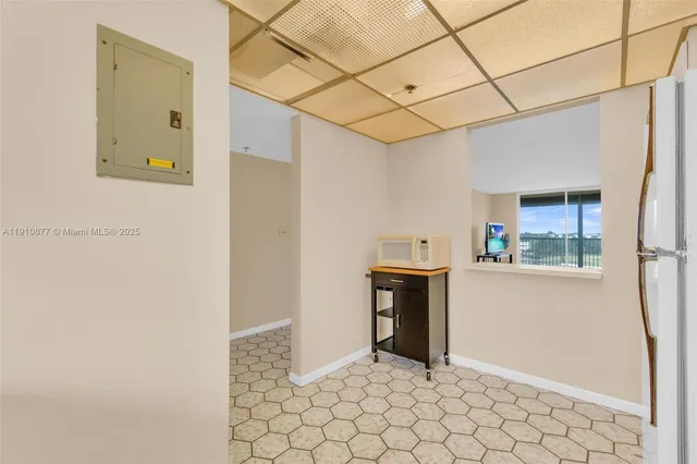 $240,000 | 3100 West Rolling Hills Circle, Unit 707, Davie, FL 33328