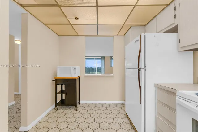 $240,000 | 3100 West Rolling Hills Circle, Unit 707, Davie, FL 33328