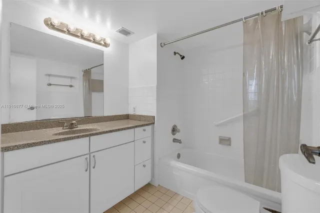 $240,000 | 3100 West Rolling Hills Circle, Unit 707, Davie, FL 33328