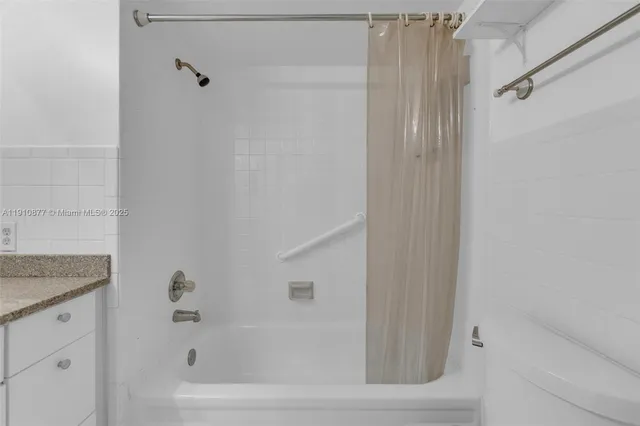 $240,000 | 3100 West Rolling Hills Circle, Unit 707, Davie, FL 33328