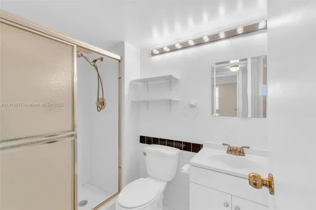 $240,000 | 3100 West Rolling Hills Circle, Unit 707, Davie, FL 33328