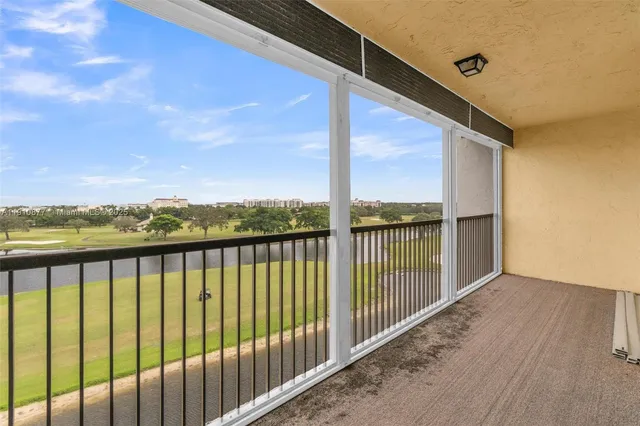 $240,000 | 3100 West Rolling Hills Circle, Unit 707, Davie, FL 33328