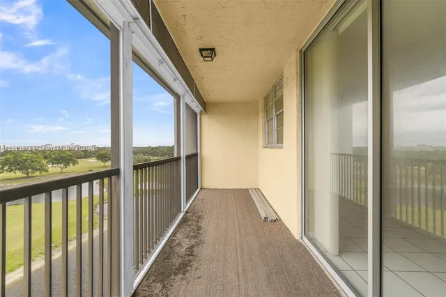 $240,000 | 3100 West Rolling Hills Circle, Unit 707, Davie, FL 33328