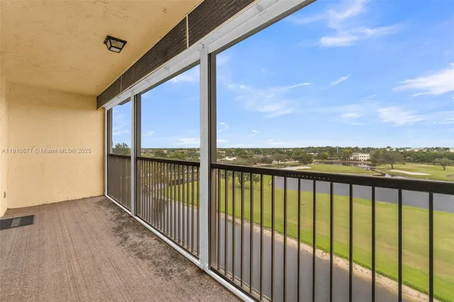 $240,000 | 3100 West Rolling Hills Circle, Unit 707, Davie, FL 33328