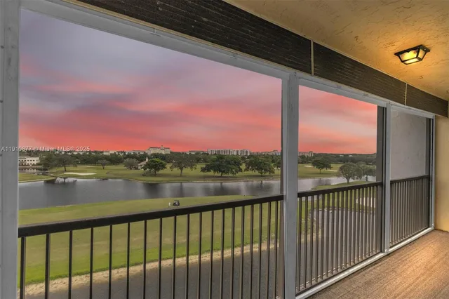 $240,000 | 3100 West Rolling Hills Circle, Unit 707, Davie, FL 33328