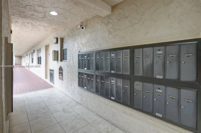 $240,000 | 3100 West Rolling Hills Circle, Unit 707, Davie, FL 33328