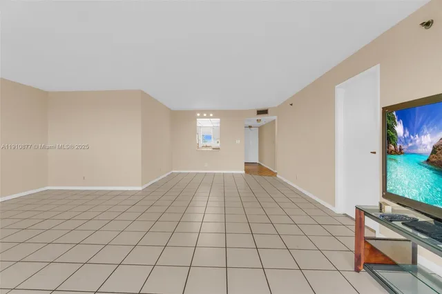 $240,000 | 3100 West Rolling Hills Circle, Unit 707, Davie, FL 33328