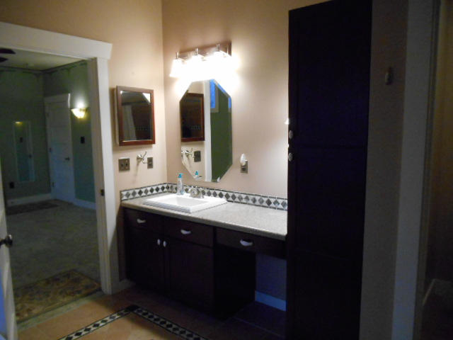 910 Kiser Road Philadelphia, TN 37846 - Photo 17 of 36 Master bath