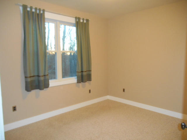 910 Kiser Road Philadelphia, TN 37846 - Photo 22 of 36 Bedroom 3