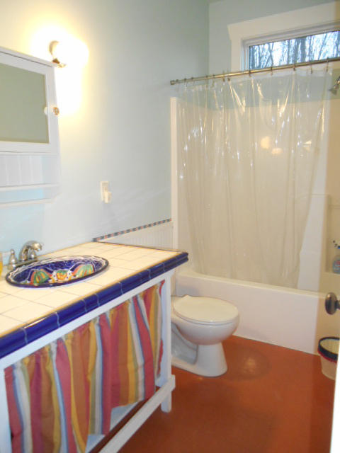 910 Kiser Road Philadelphia, TN 37846 - Photo 23 of 36 Guest bath