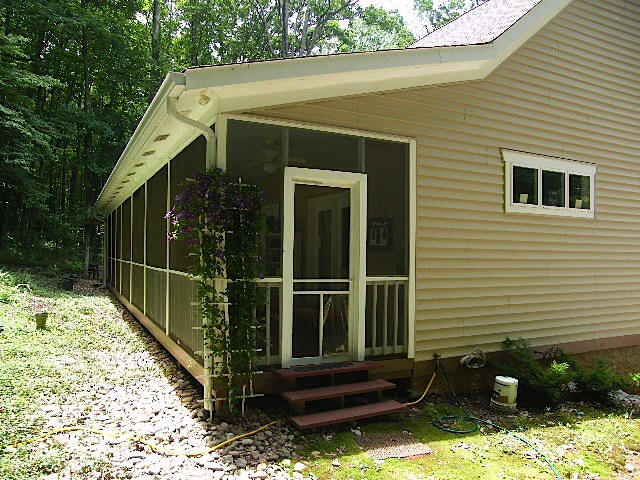 910 Kiser Road Philadelphia, TN 37846 - Photo 29 of 36 Screened porch outside