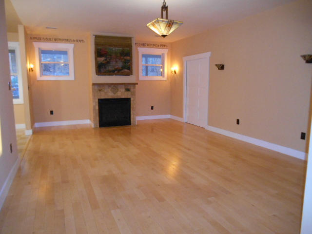 910 Kiser Road Philadelphia, TN 37846 - Photo 4 of 36 Living Room