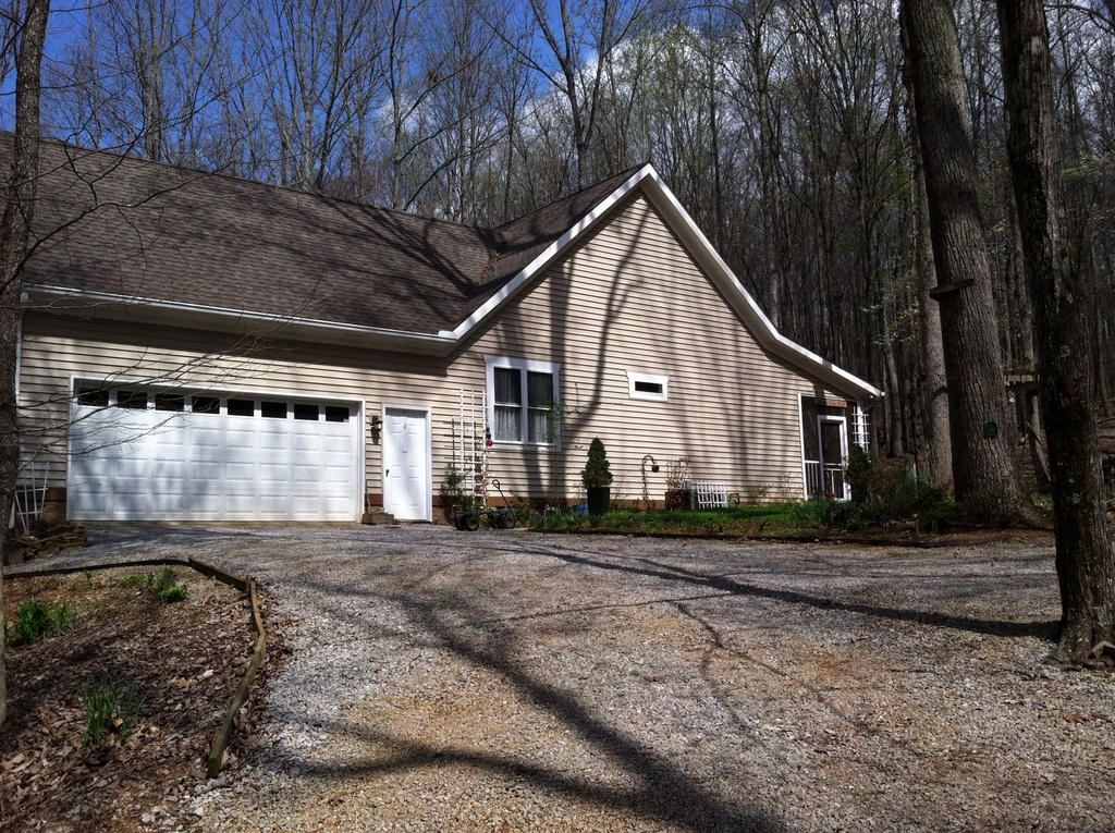 910 Kiser Road Philadelphia, TN 37846 - Photo 31 of 36 Garage