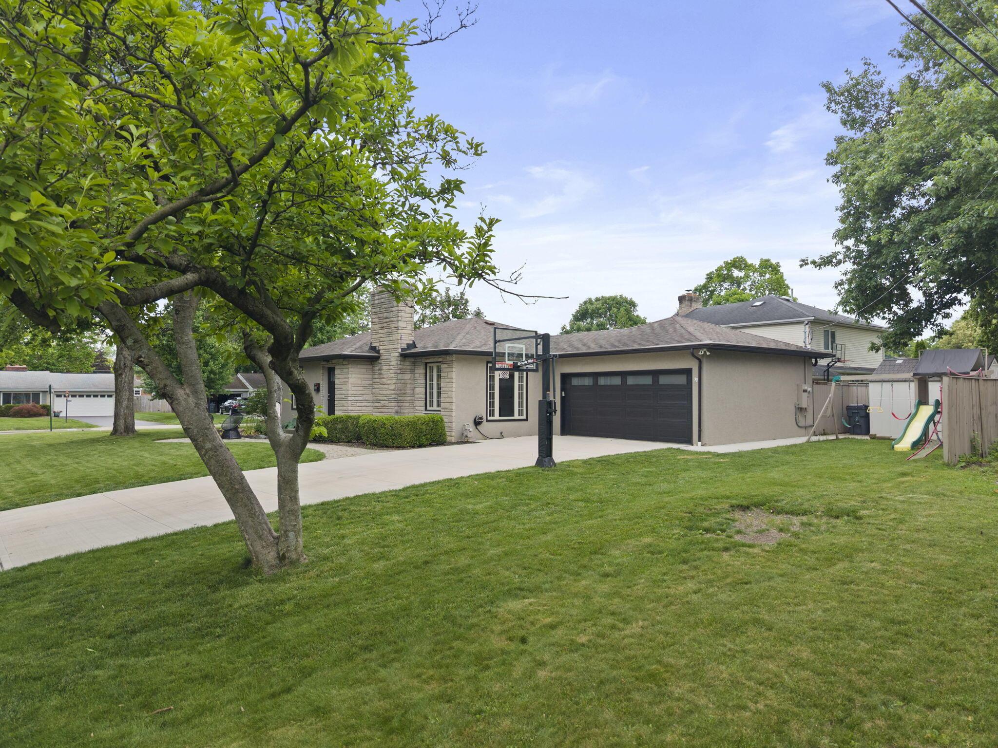 1757 Inchcliff Road Columbus, OH 43221 - Photo 4 of 59