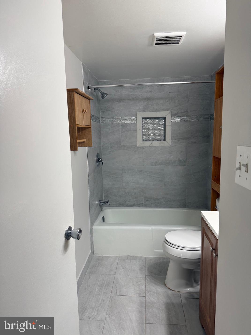 1400 Northgate Square, Unit 11A Reston, VA 20190 - Photo 15 of 21 a bathroom with a toilet and a bathtub