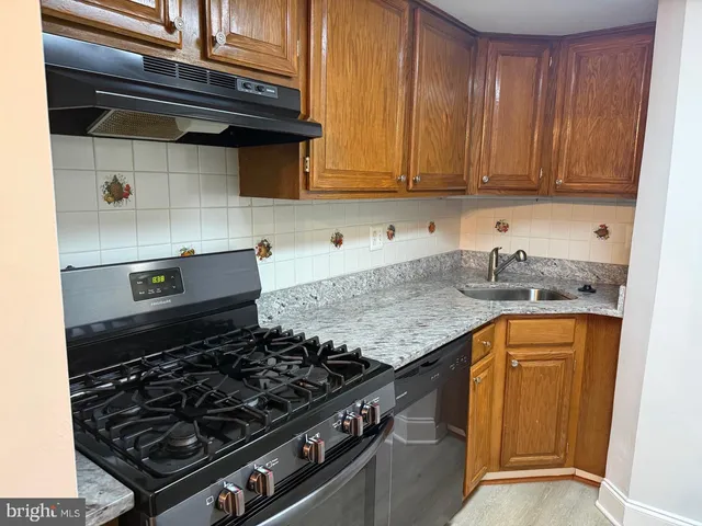 $1,800 | 1400 Northgate Square, Unit 11A, Reston, VA 20190