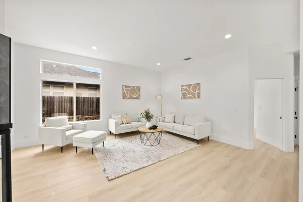 $899,900 | 6051 Kenneth Oak Way, Fair Oaks, CA 95628