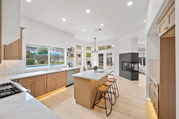 $899,900 | 6051 Kenneth Oak Way, Fair Oaks, CA 95628