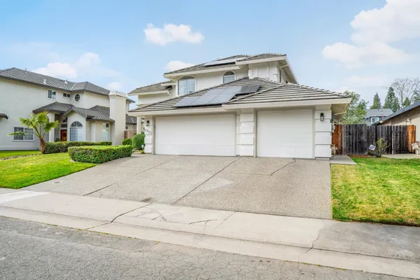 $899,900 | 6051 Kenneth Oak Way, Fair Oaks, CA 95628