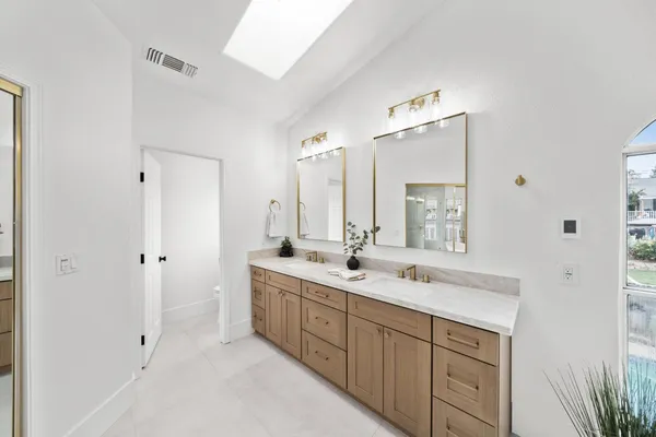 $899,900 | 6051 Kenneth Oak Way, Fair Oaks, CA 95628